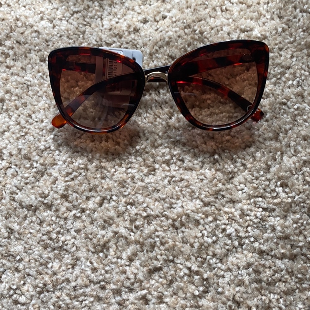 Cat eye sunglasses